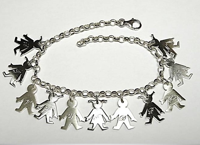 B 22 BRACCIALE CON CIONDOLI